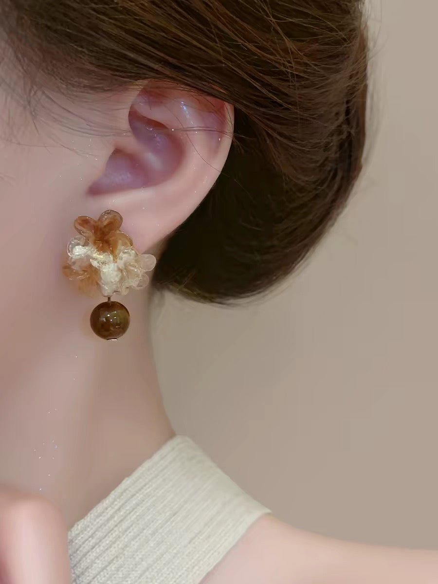Floral vibe stud earrings
